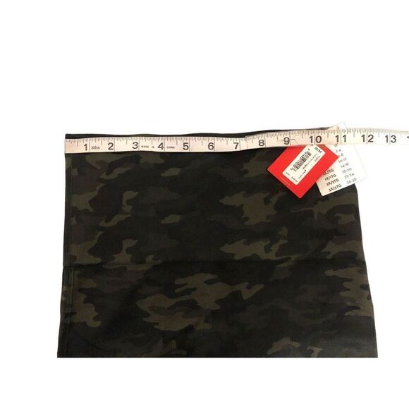 Brand New SPANX Look At Me Now Seamless Green Camo Leggings Medium - Picture 5 of 12